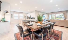 Sun-Kissed 6 Bdrm Villa with Private Pool at Encore